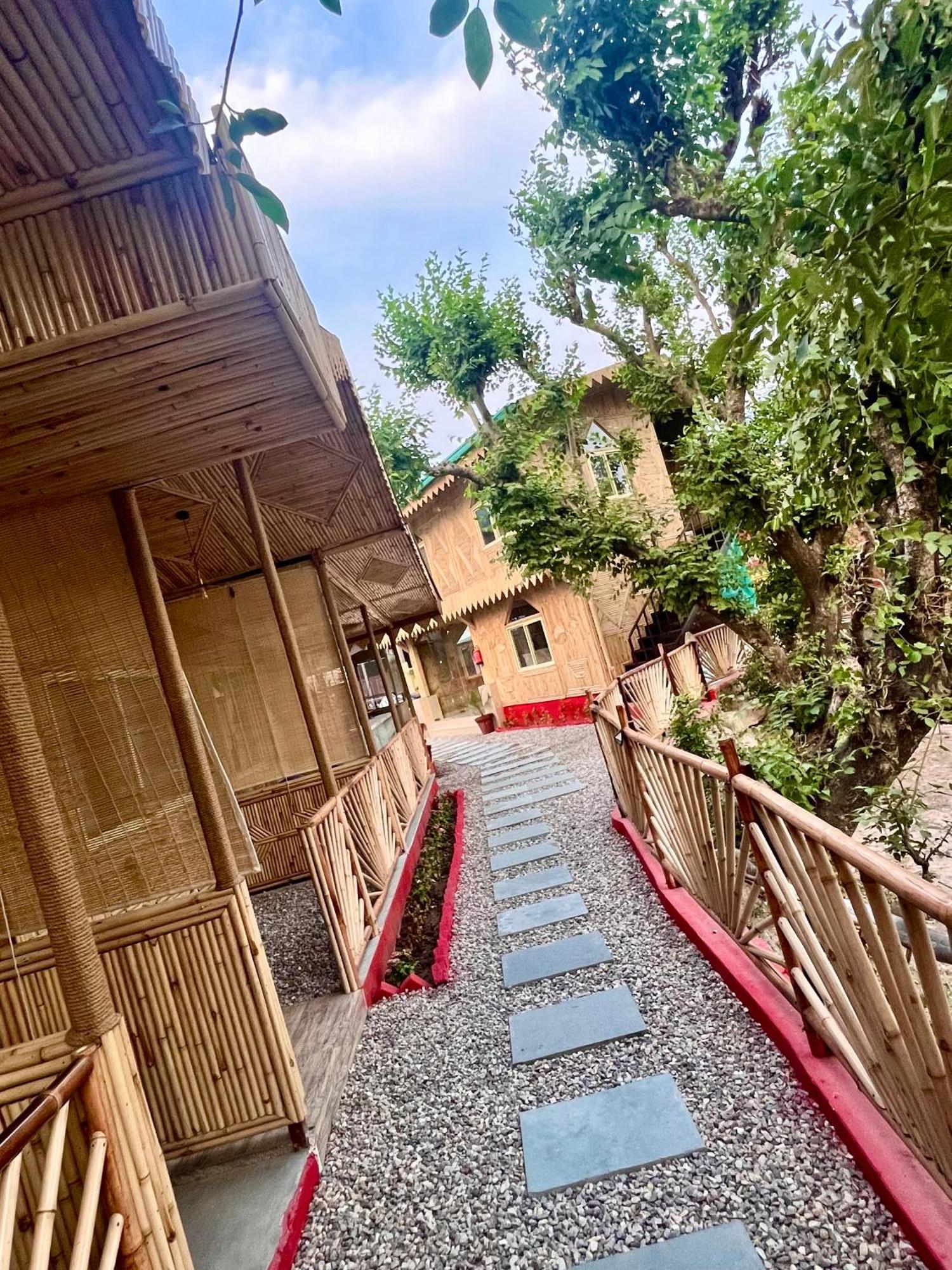 Bamboo Garden Cottages And Cafe Ришикеш Экстерьер фото