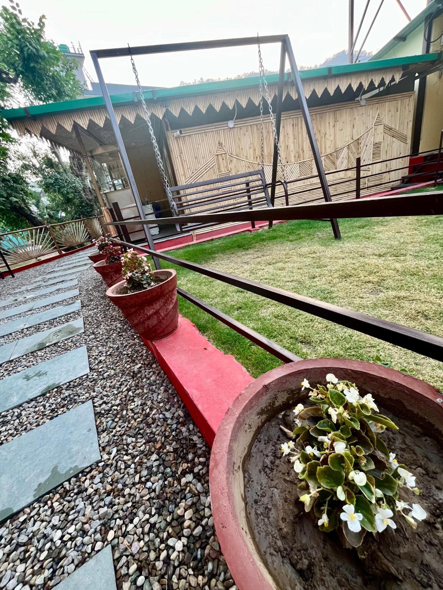 Bamboo Garden Cottages And Cafe Ришикеш Экстерьер фото